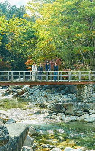 キラキラ光る川の水面